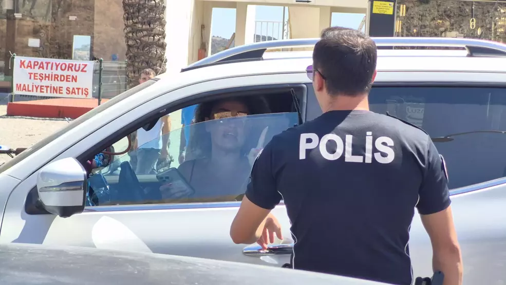 Türkücü İbrahim Tatlıses’in kızı, şarkıcı Dilan Çıtak, Muğla’nın Bodrum ilçesinde