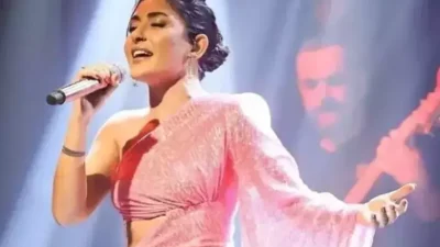 Ünlü şarkıcı Melek Mosso, Kıbrıs tatilinde geçirdiği talihsiz bir kazayla
