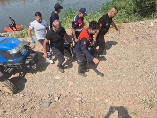 Nevşehir’in Avanos ilçesinde, saat 12.00 sıralarında serinlemek için Kızılırmak Nehri’ne