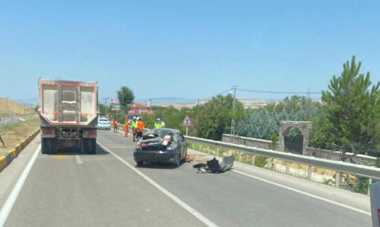 Ankara’nın Beypazarı ilçesinde meydana gelen trafik kazasında, sürücünün direksiyon hakimiyetini