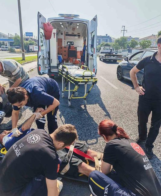 Düzce’de yola aniden çıkan çekiciyle motosikletin çarpıştığı kazada bir kişi