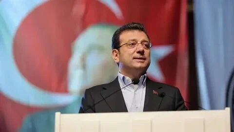 İstanbul Üniversitesi (İÜ), İstanbul Büyükşehir Belediye Başkanlığı görevinden uzaklaştırılan Ekrem